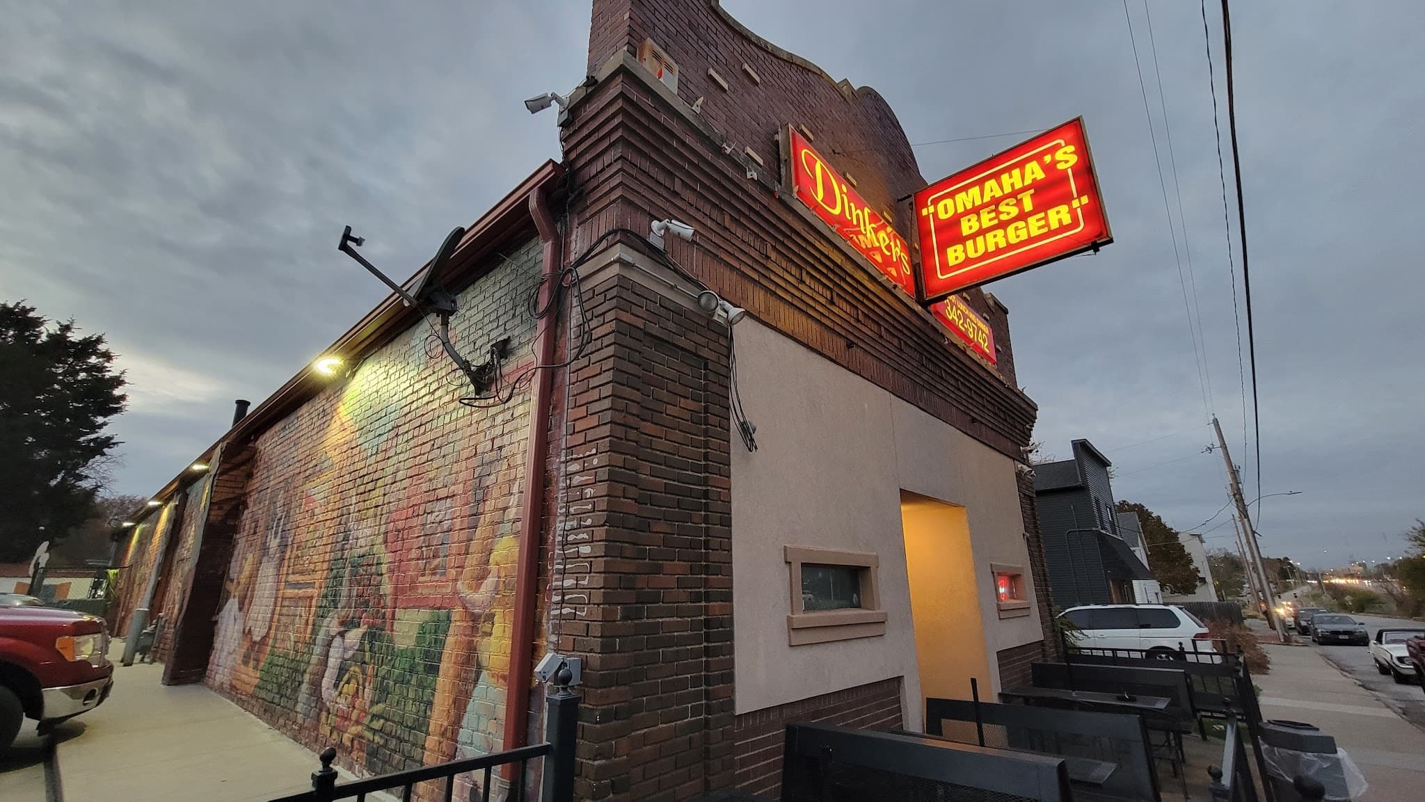 Dinker's Bar And Grill